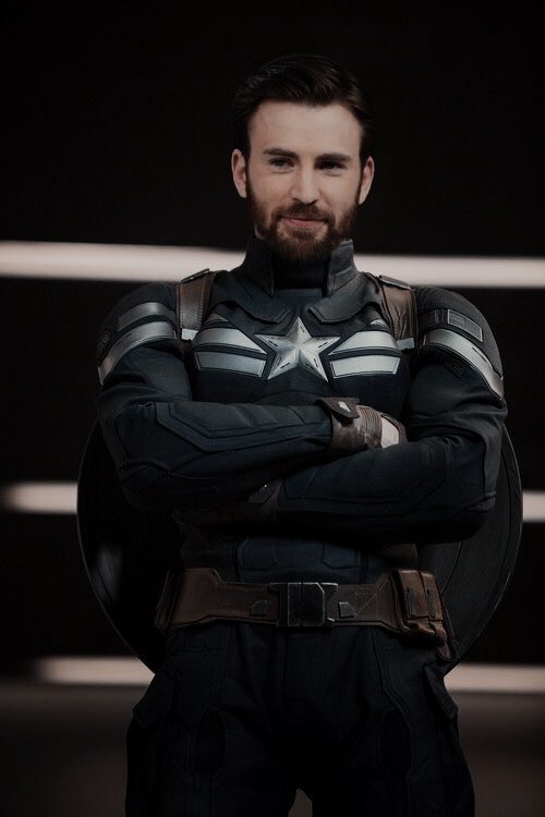 unactive0917526's tweet photo. chris evans with a beard makes me go oof https://t.co/H8MSZJRcSy