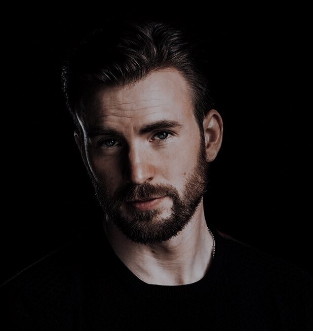 unactive0917526's tweet photo. chris evans with a beard makes me go oof https://t.co/H8MSZJRcSy