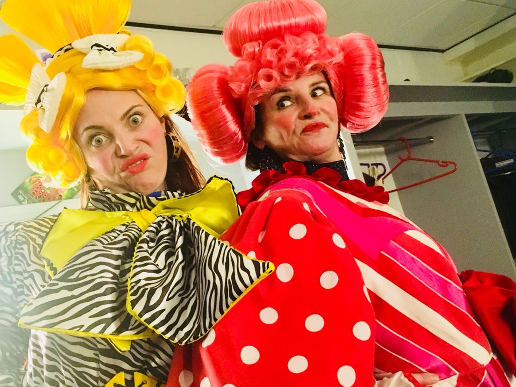 McTernan1971's tweet photo. Sisterly love with @SarAnnis1 @RegandVic Move over darling! #PantoTakeover π―ββοΈ https://t.co/72zl61nMBF