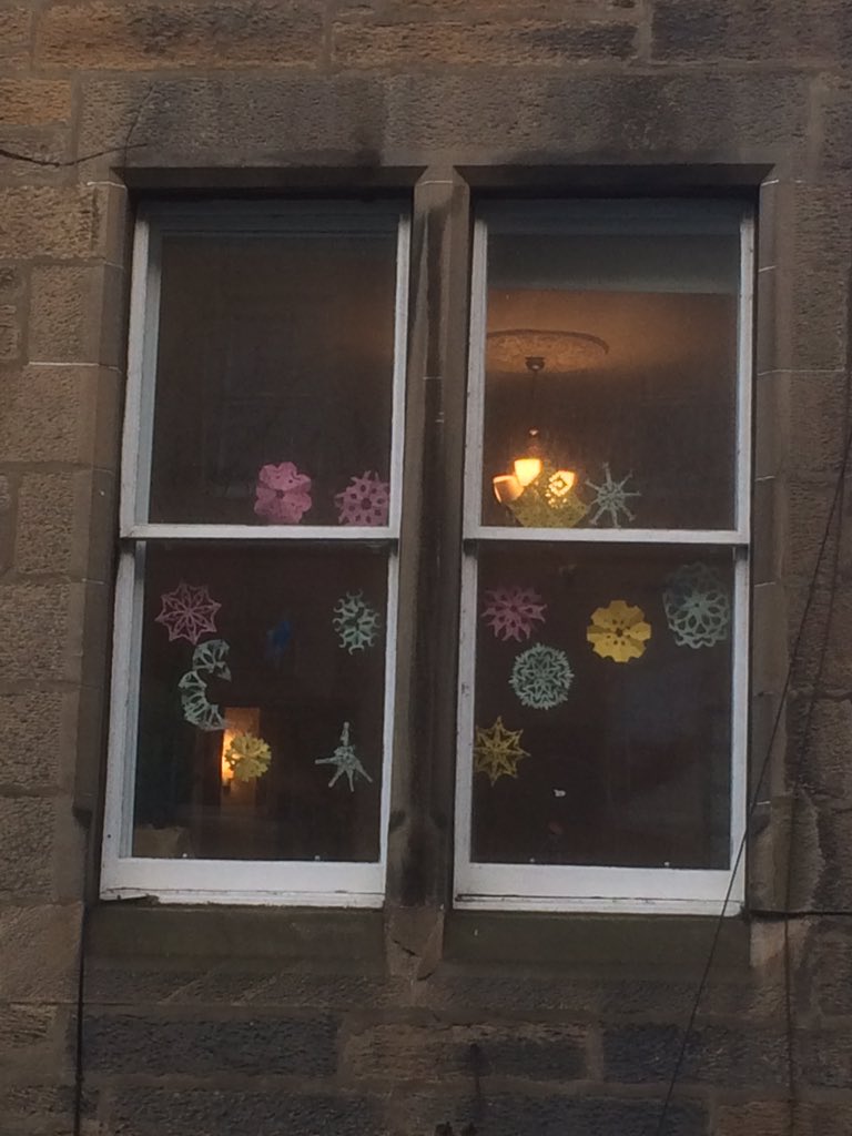 Christmas windows of Marchmont #Marchmont #christmaswindows #bruntsfieldlinks