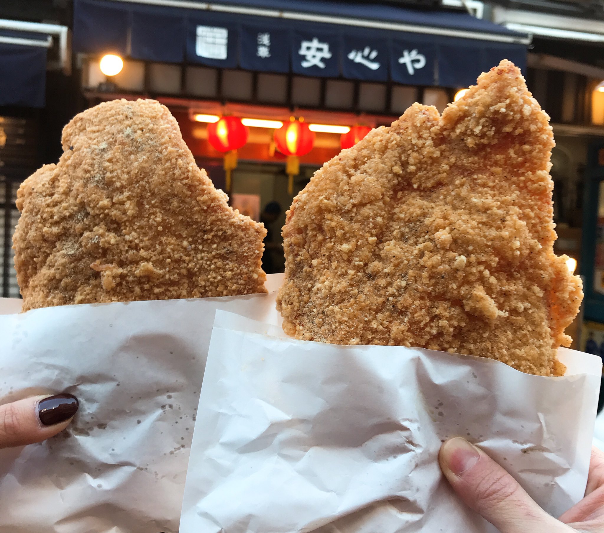 りょうくんグルメ On Twitter まじでこの世の全てのチキン好きに教えてあげたいんだが浅草の安心やには全ての人間を虜にする禁断の巨大フライド チキンがある これがさっくさくで超絶美味いからぜひ全国のチキン好き チキンを愛する者たち チキン
