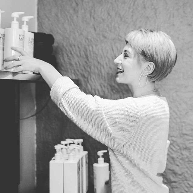 New Year! 🎉 New Job!

P+H is hiring a new hair stylist apprentice! Please apply with your resume in-person at the salon.

Email reception@poho.ca for more info!

#lovepoho #yegjobs #yeghair #yegsalon #edmontonjobs #yegstylist bit.ly/2Qayvle