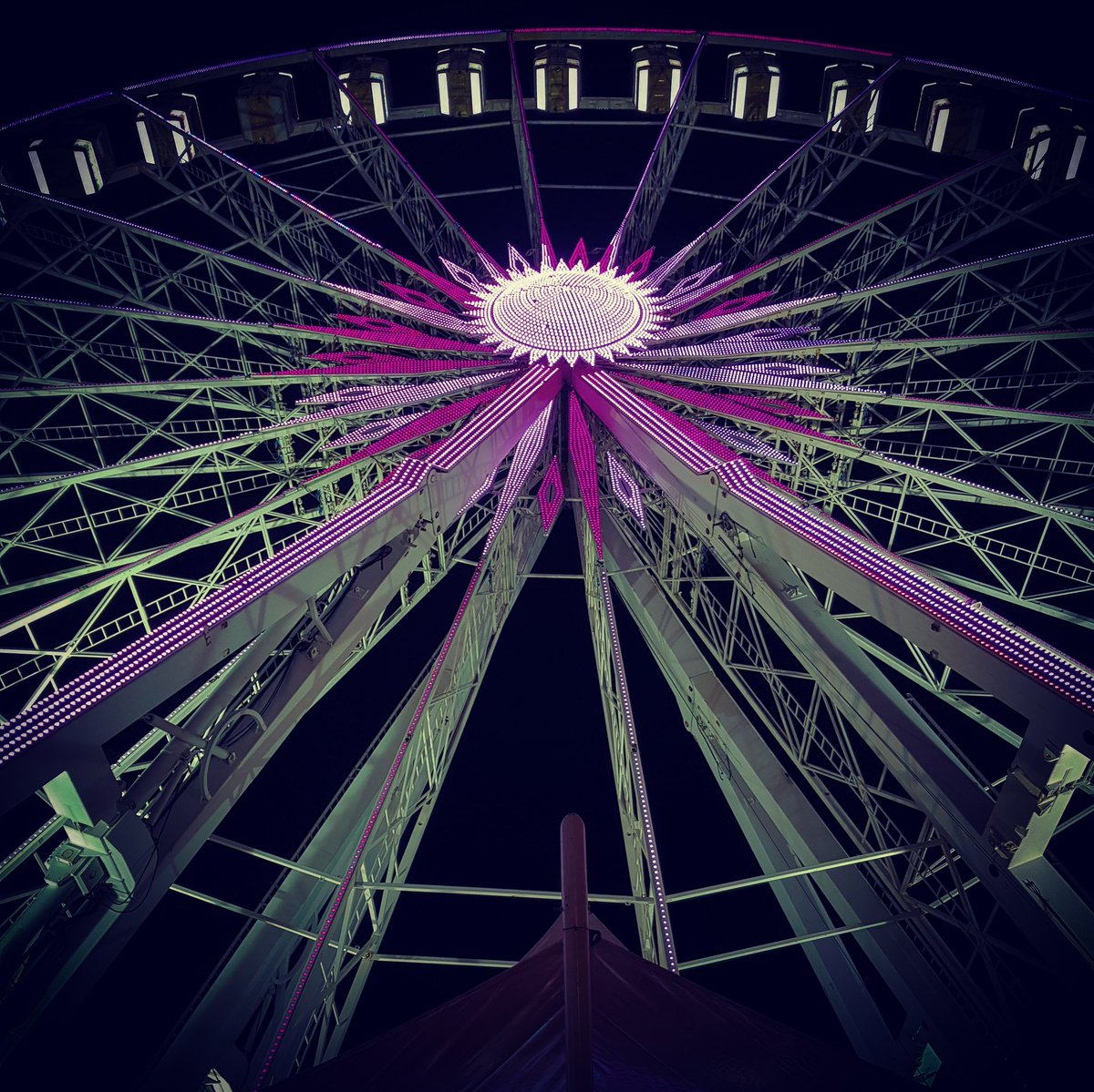 time_4_prints's tweet photo. Paige took a trip to Winter Wonderland last week and this is one of the photos she took! What do you think? πΈ #ShutterUp #Photography #BtechICT #Winterwonderland #Christmas https://t.co/oBIjcCQpXA