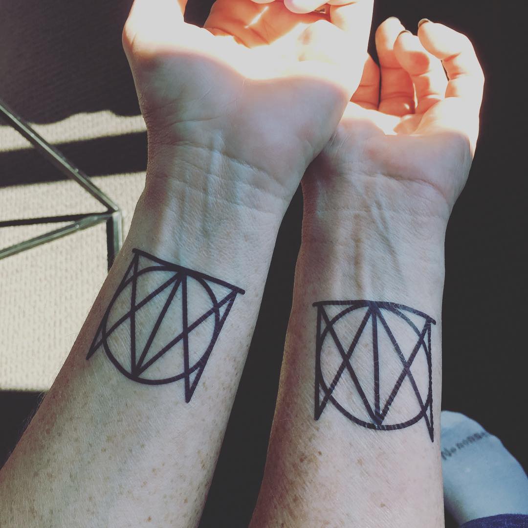 MomentaryInk's tweet image. Are you really a true fan if you don't get matching tour tattoos? @luannjd

#justintimberlake #temporarytattoo #motwtour #manofthewoodstour