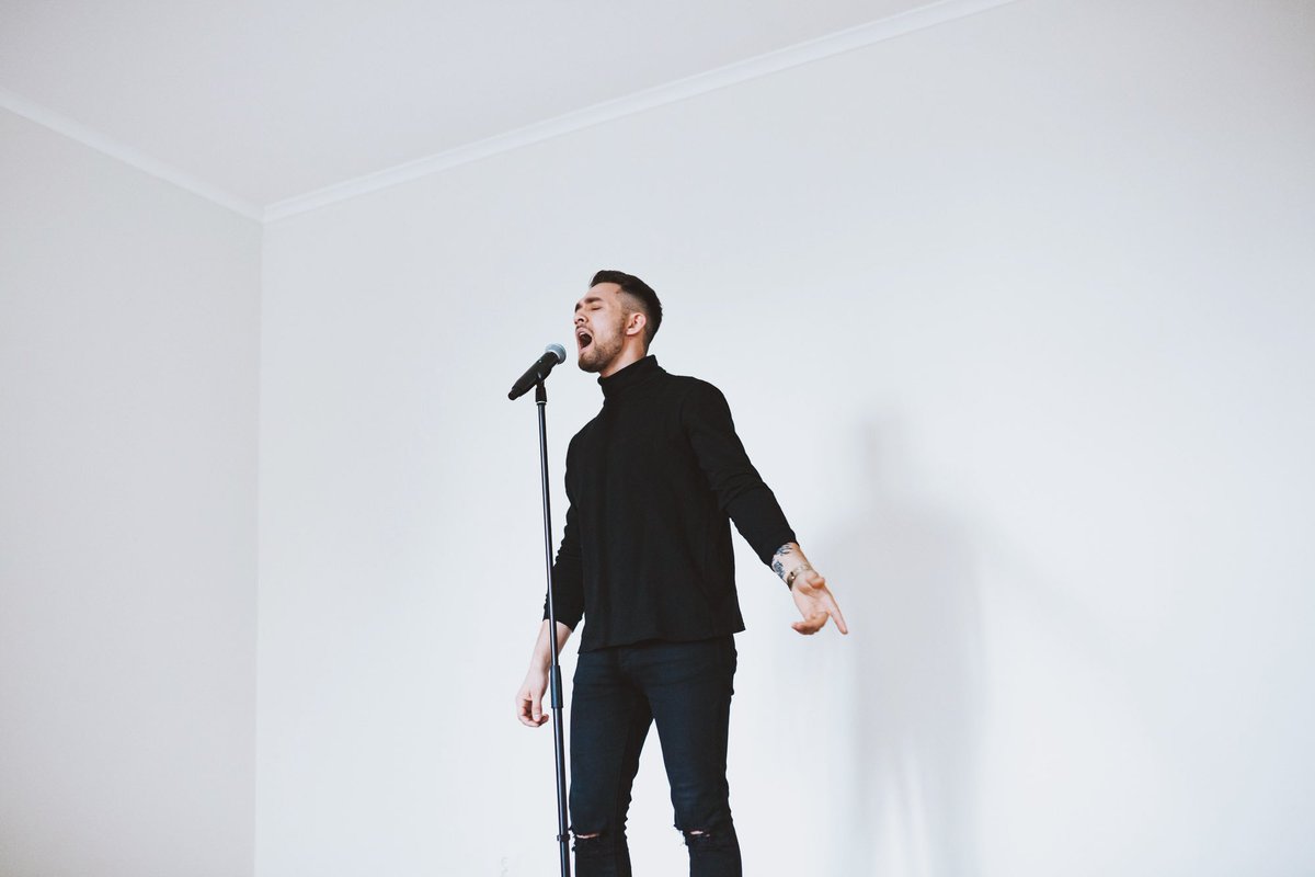 | 'mine' is finally online everywhere, make sure to put it on your playlist
songwhip.com/song/cavalane/…