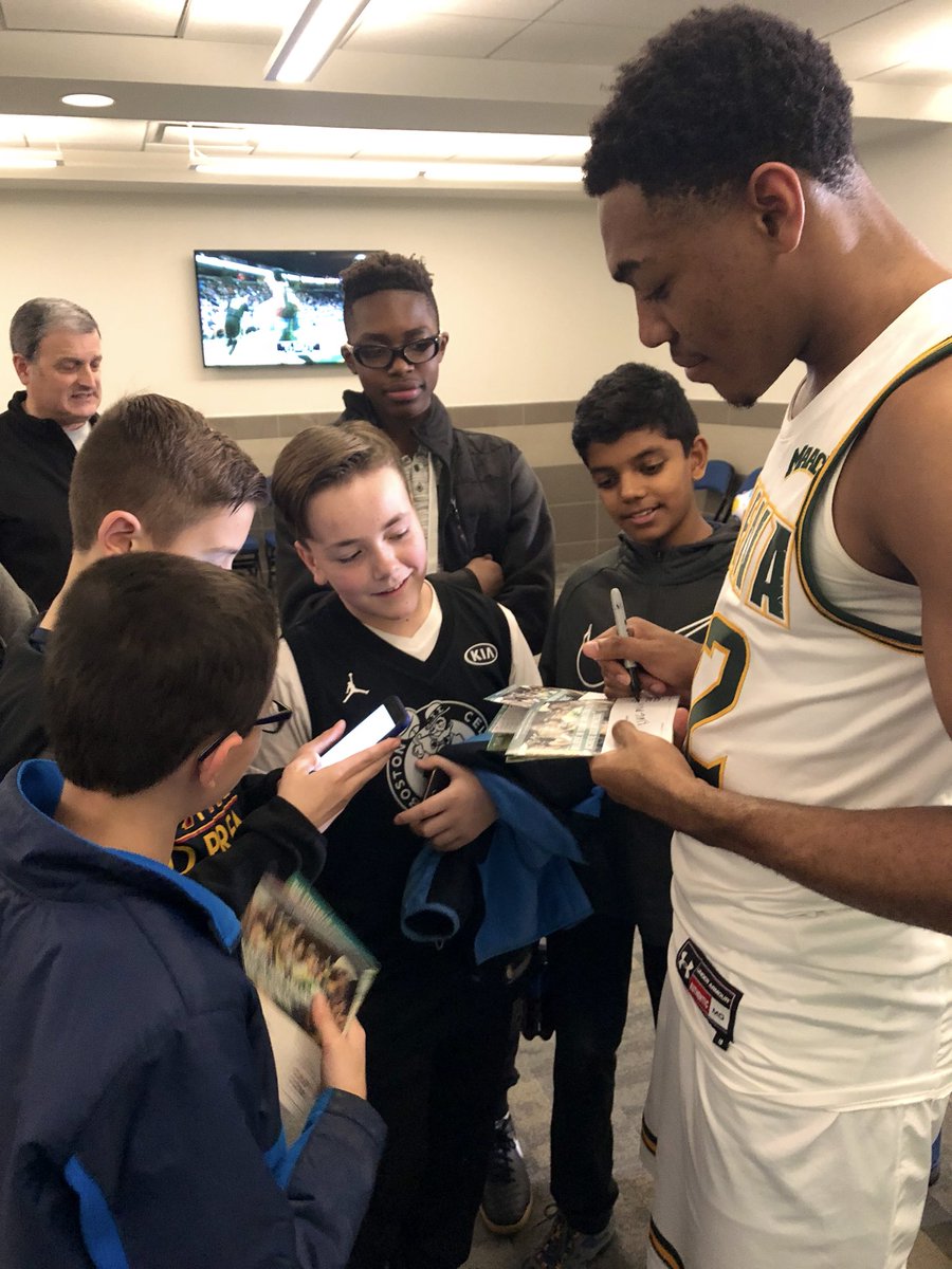 SienaMBB's tweet photo. Thank you to everyone who made our first-ever Sensory Friendly and @Autism Awareness Game a rousing success! We look forward to continuing to grow the event next year with @ASAAlbanyNY and @AsmSantabarbara!

#UnleashMayhem #MarchOn https://t.co/udrW4qM7dO