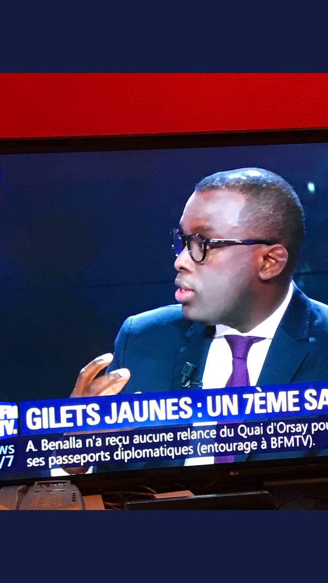makeupbyilona's tweet photo. Cc @BFMTV  avez vous besoin de maquilleuse pour peaux noires ? 🙋🏾‍♀️🙋🏾‍♀️🙋🏾‍♀️🙋🏾‍♀️🙋🏾‍♀️ je suis dispo 🤦🏾‍♀️
#BFMTV  #peaunoire #blackskin https://t.co/Zqgo2Izl2I