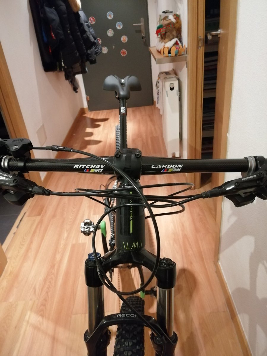 agrberty's tweet photo. Oleee chuches nuevas para mi orbea alma.
Conjunto tija y manillar de carbono Ritchey WCS  Carbon.
#ritcheywcs #ritchey #ritcheywcscarbon #mtb #btt #allmountain #orbeaalma #almah30 #orbaalmah30 #myorbea #rockshok #shimanoxt #shimano https://t.co/P9uou02W64