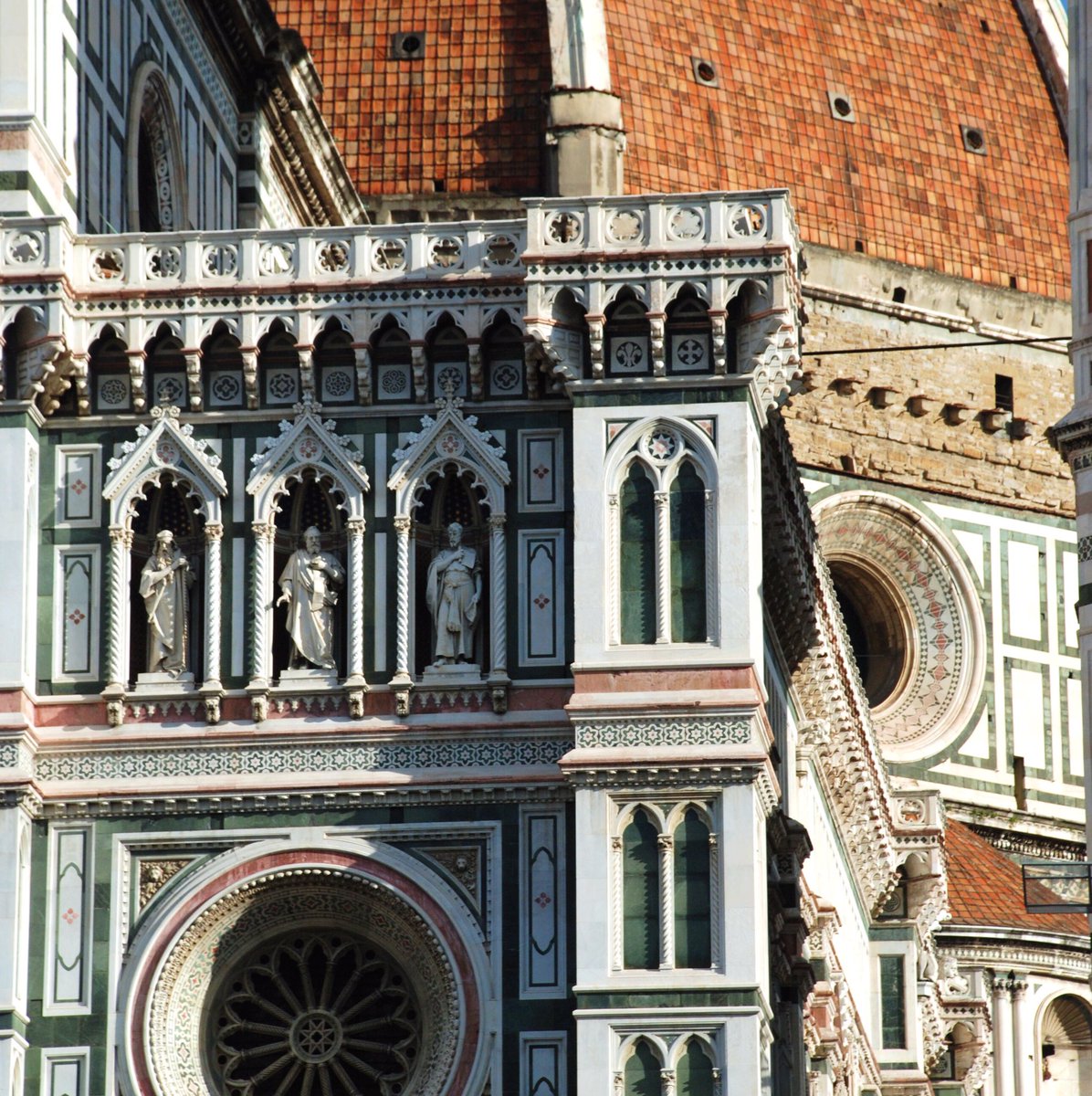 RobertBohan's tweet photo. Thread: Let’s go for a walk through the passageways of Florence &amp; keep an eye out for the wonder of the Renaissance. Here are some photos I took on a visit when the city was empty, the galleries silent &amp; the voices in the squares Italian. https://t.co/LqRauXAwrn