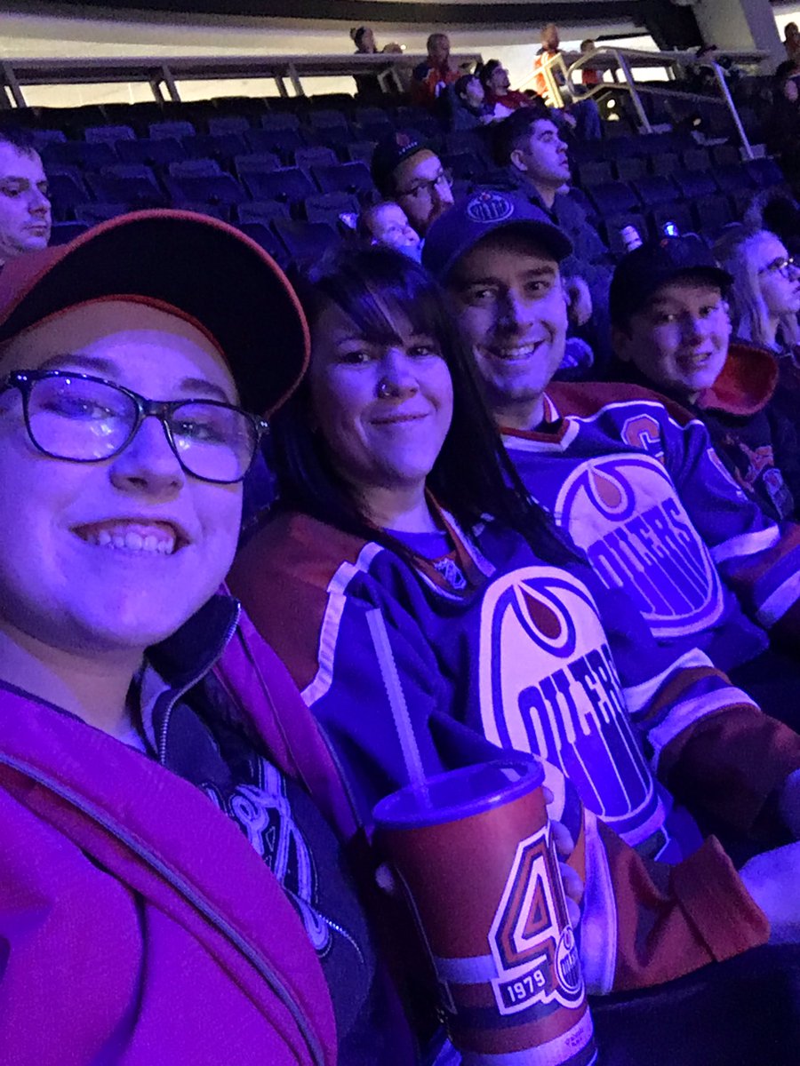 MicylaRadke's tweet photo. It’s been so long since I’ve been to an oilers game. Having a blast! #LetsGoOilers @EdmontonOilers https://t.co/2HF3UpdICl