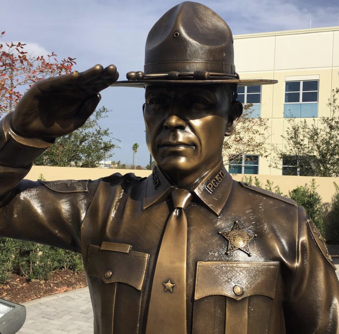 #honorguardsofamerica🇺🇸 Pinellas County Sheriff's Office Honor Guard bronze statues in Fl. While you’re attending 2019 Honor Guards Day take a moment to visit the memorial. Recognizing all honor guards nationwide every last Saturday in June. #honorguardslife #honorguardsmagazine