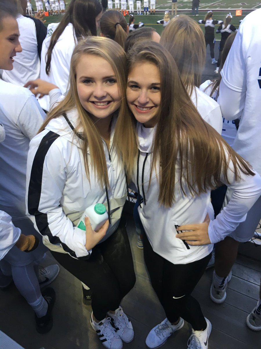 alysiaralph's tweet photo. HAPPY BDAY @MollieWitzel !!! 🎉🎊 thanks for always being the life of the party, love and miss you lots 💗 https://t.co/UJoTUhEZ9t