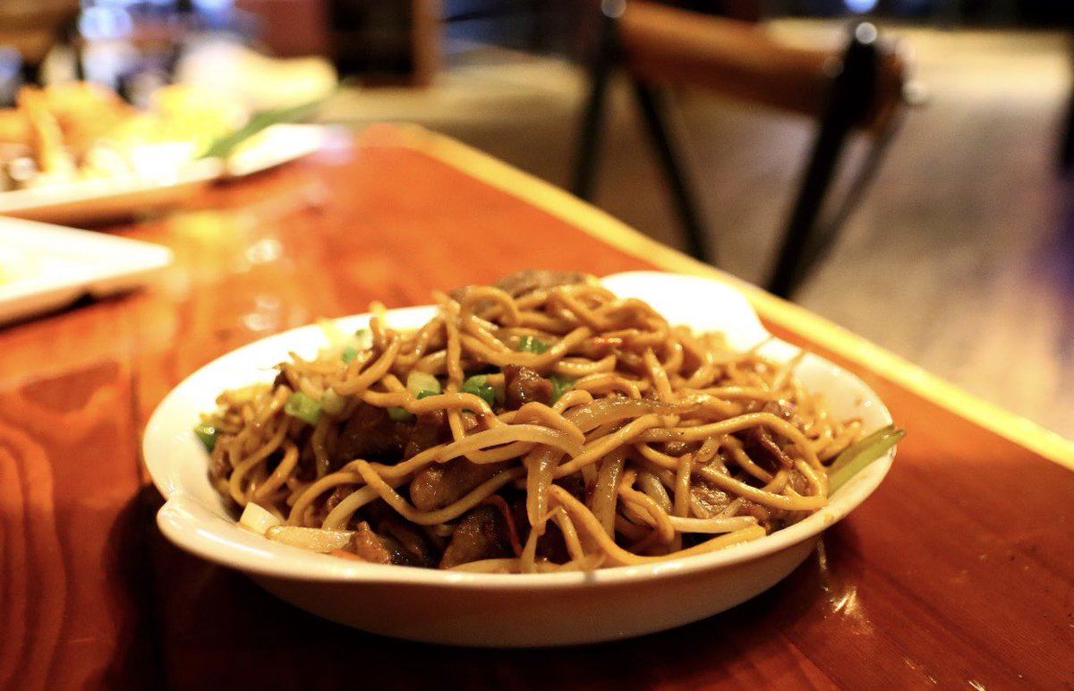 222boston's tweet image. Lo mein on the brain?  ⁣
#joinus #reserve #2twenty2 #noodles #beef #sushi #asianamerican #bar #bostonfoodies #foodboston #buzzfeedfoods #foodiesboston #eaterboston #instafood #foodporn #forkyeah #foodie #bostoneats #eats #tdgarden #westend #salmon #maki #bostonrestaurants