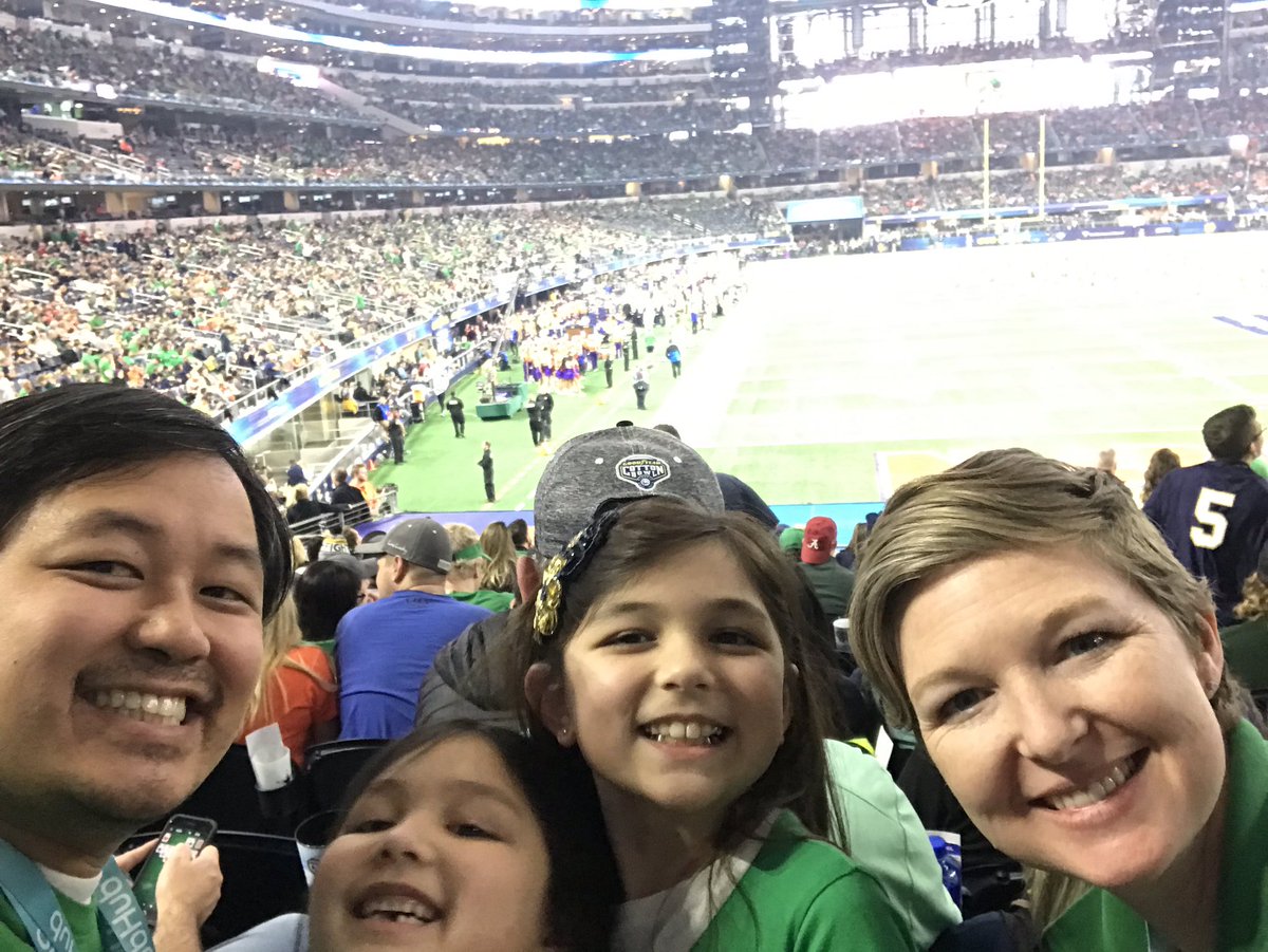anhtuandd's tweet photo. #GoIrish #GoodyearCottonBowl https://t.co/F3ZRMh4KcB