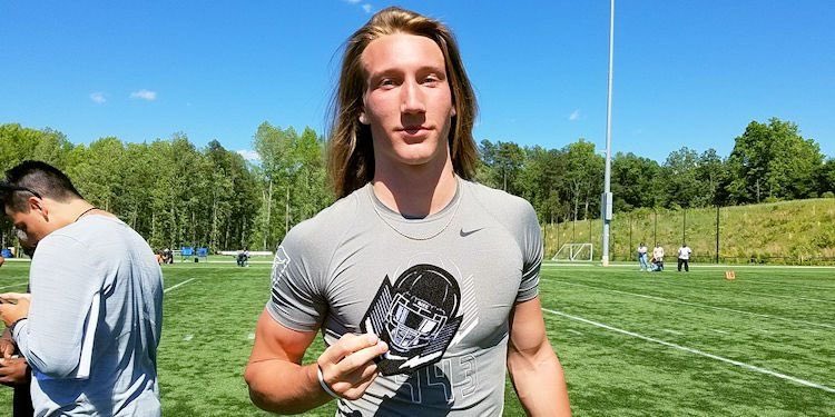 Car_D_W's tweet photo. Idk #TrevorLawrence and #JangleBells from THe Year Without a Santa Claus look an awful lot alike and I bet you never have seen them both in the same place at the same time. https://t.co/7jctchcVOW