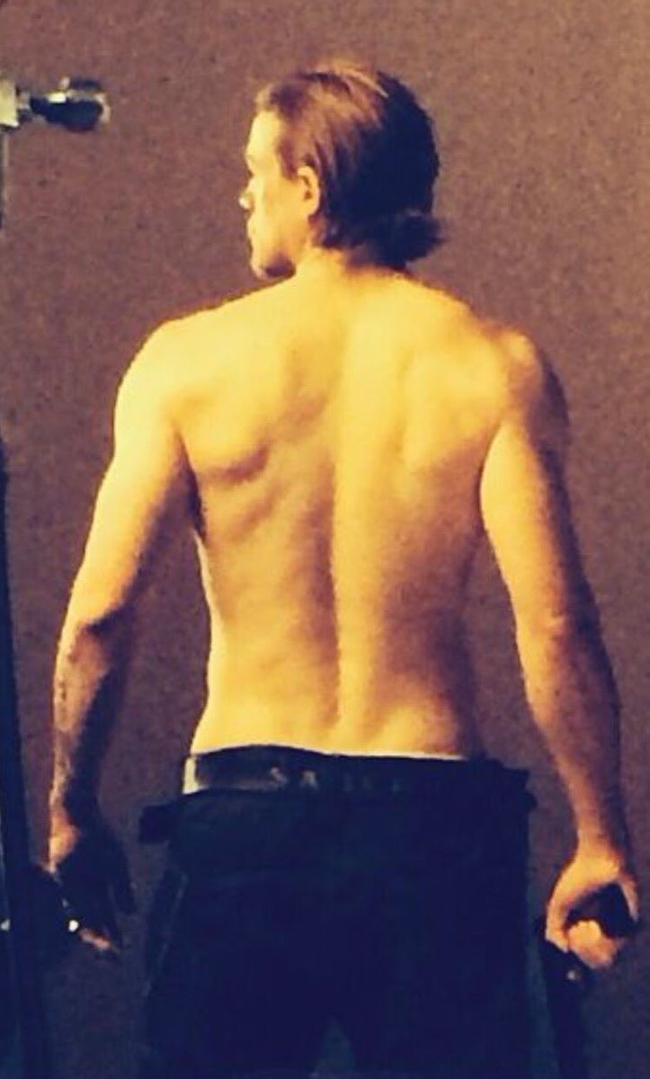 HunnamsHeart's tweet image. Sexy AF!!!!! #shirtlesssaturday #sexysatuday #charliehunnam #jaxteller #sonsofanarchy