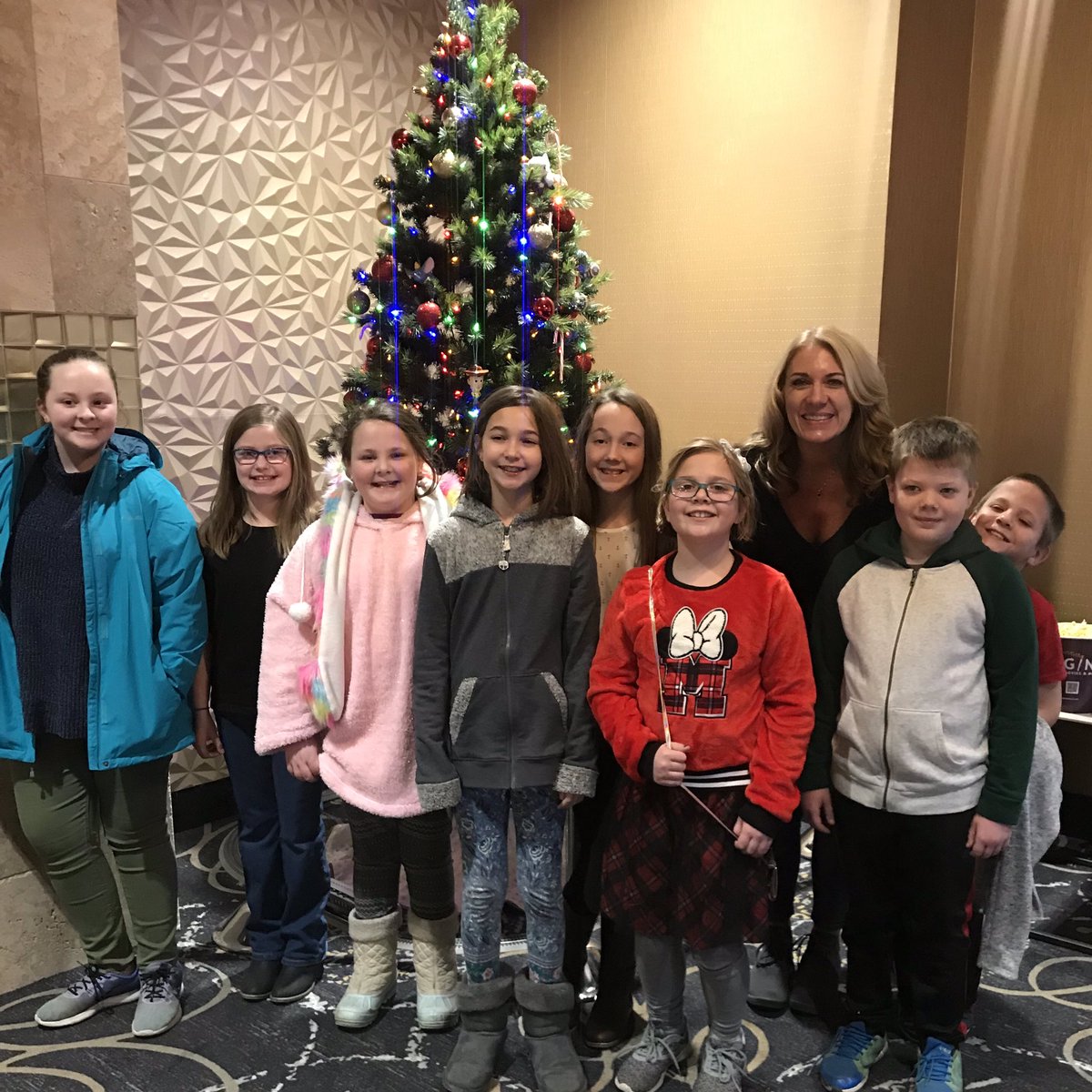 MrsAmyLemke's tweet photo. Went to Mary Poppins with a few of my faves. #GoGlads #MaryPoppins https://t.co/0kTPrndRiU