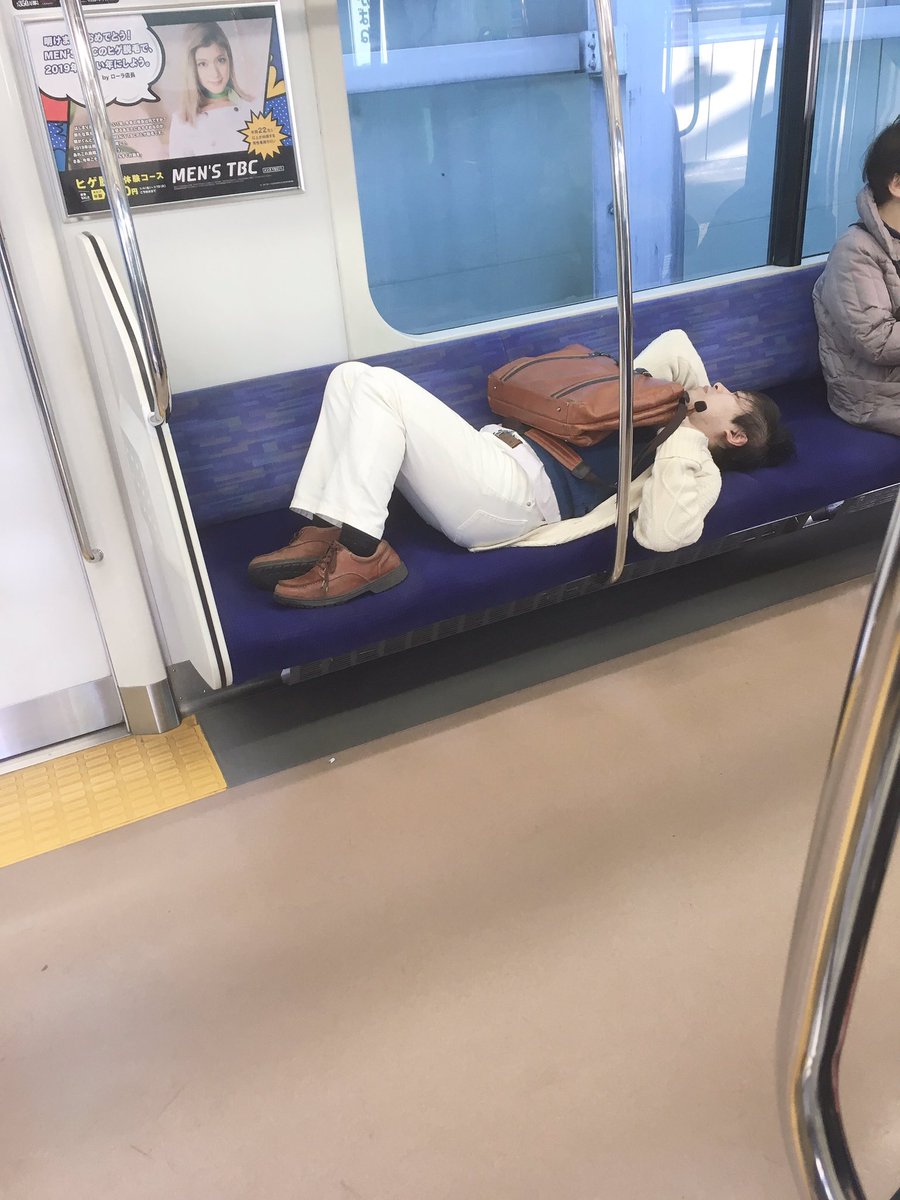 ryoutanyanko's tweet photo. 明日で今年も終わりなのにこんなんで良いのですかね https://t.co/N7rrDaIdld