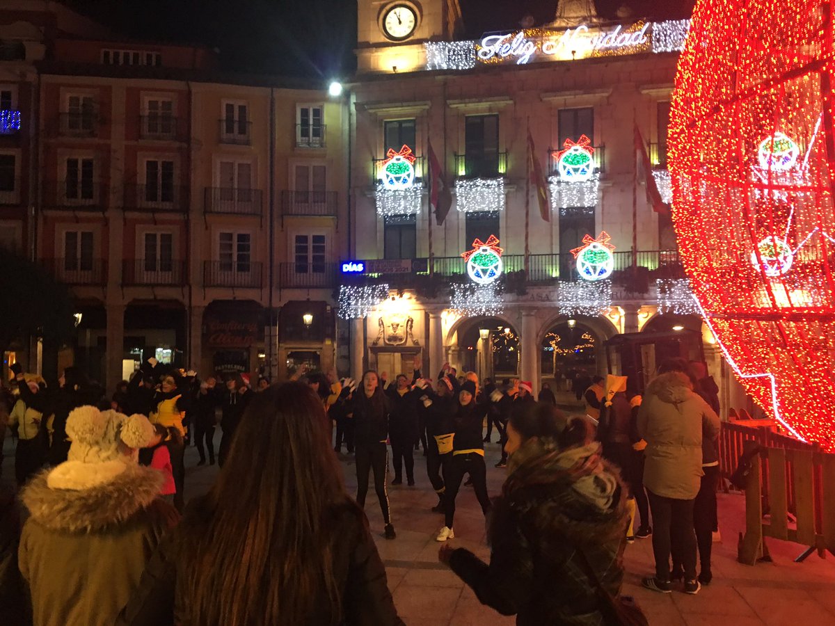 Mucha participación en la Pre-nochevieja que organiza la Peña Burgosalson. Muchas gracias por la iniciativa y Feliz 2019.