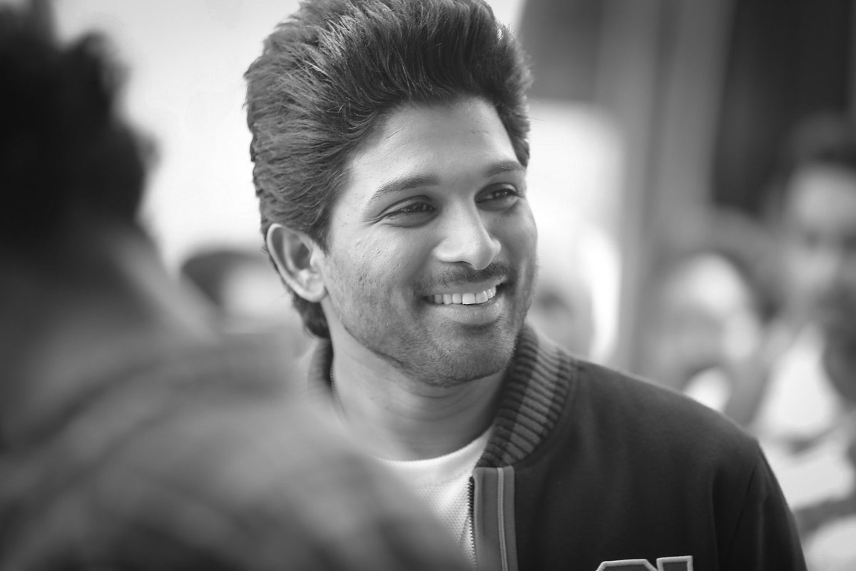AlluManvi's tweet photo. #AA19 Update on 1st Jan #AA19Updateon1stJan #2DaysToAlluArjun19Update
Let's Have Trend Today's Evng 5pm ...... #StylishStar @alluarjun ππππ https://t.co/cOh8BX1YGs