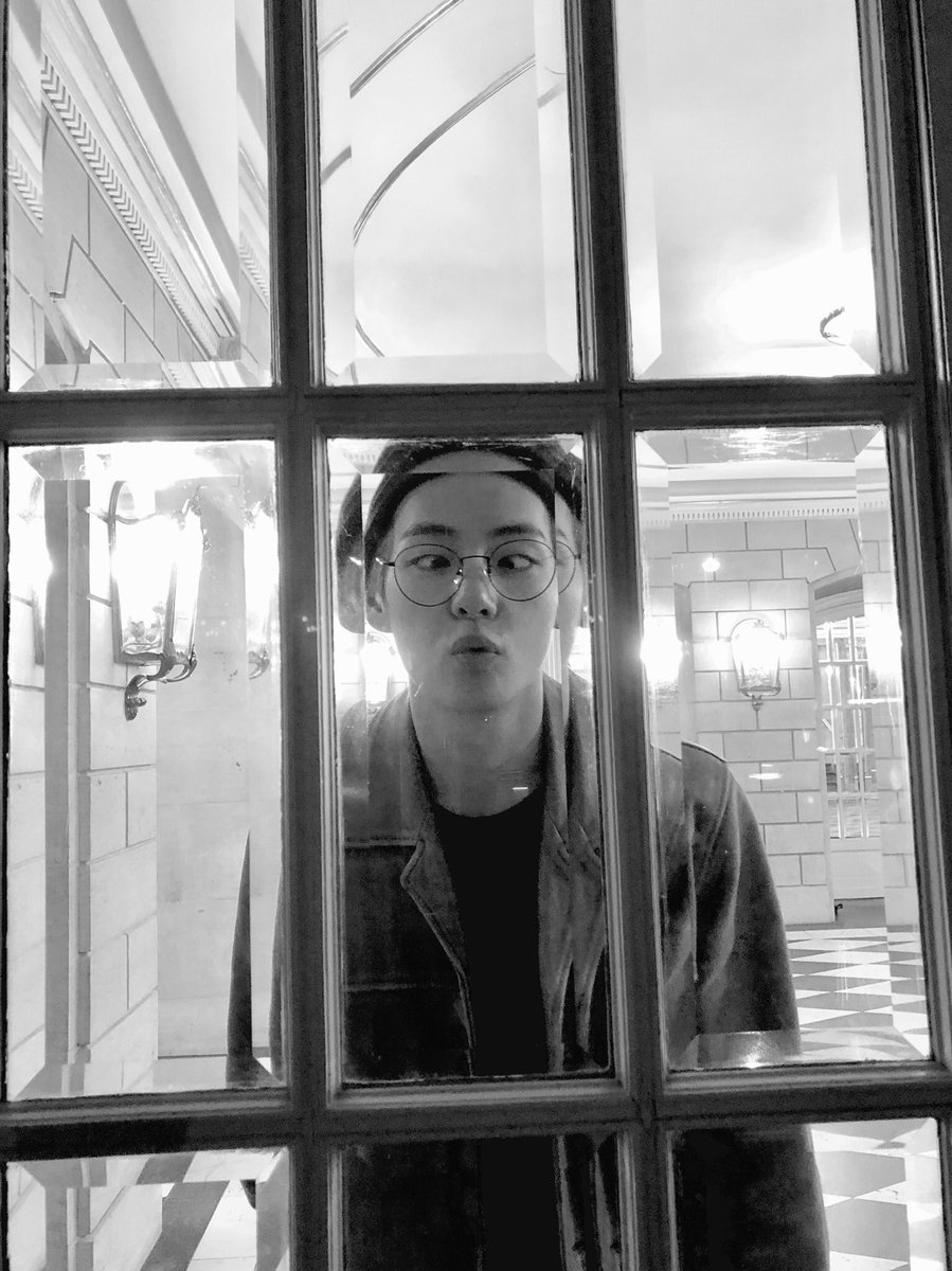 Wtnb_ym30's tweet photo. テテ誕生日だ🥺🌈🌈
おめでたい🎉
#BTS #HAPPY_VIRTHDAY 
#HAPPY_V_DAY https://t.co/3NhFk5T79N