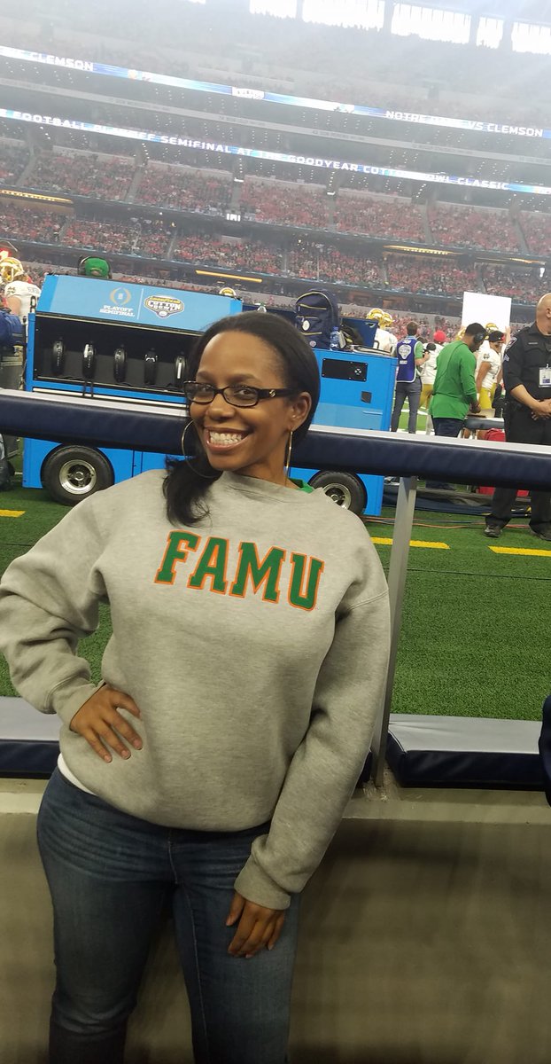 tiffinniyoung's tweet photo. Closing out the year with one of my favorite pastimes...watching college football!! #GoodyearCottonBowl #fieldsuite #collegefootball #playoffs #whoyourootingfor #NotreDame #Clemson #FAMU https://t.co/W88PoZgzGq