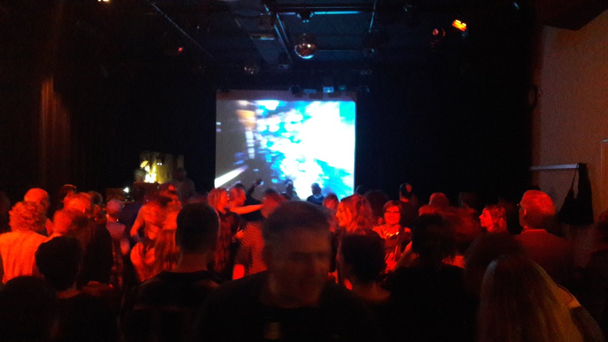 EricWijnacker's tweet photo. net lekker veel gedanst bij #top2000 feest in #dewildewereld, oftewel mijn voormalige #cuneraschool in #Wageningen . perfect feestje van #ogdd met dansbare muziek van o.m. #chic en #arethafranklin maar ook #thewho en #jimmorrison https://t.co/krTsYpDQhk
