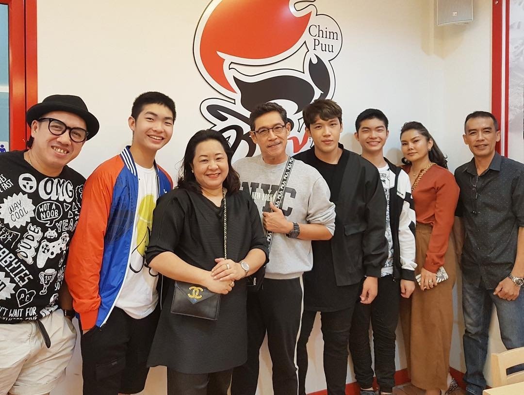 kangsom_pantip's tweet photo. OGME Family Dinner ❤️❤️🎉🎉 #kangsomks #micmac #ogmeentertainment #dinner #ogmefamily #twinmicmac [1/3] https://t.co/blnz1er2ft IG:anchanatuck
#แกงส้ม #KS29122018 #CHAIYAATFAMILY #OGME #OGMEENT #MICMACR2ID #TWIN_MICMAC https://t.co/10VZ6M0DS5