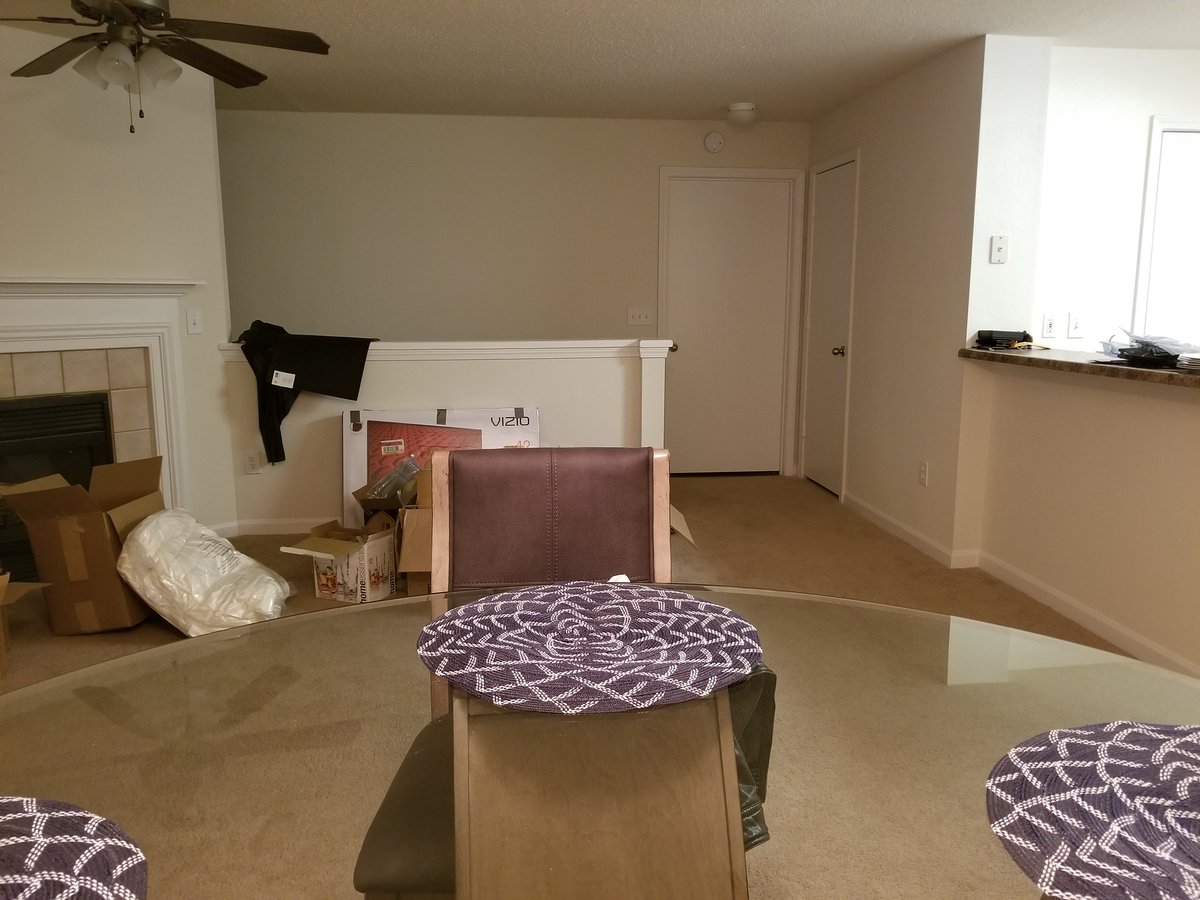 TehIssues's tweet image. Messy atm, but home 😍