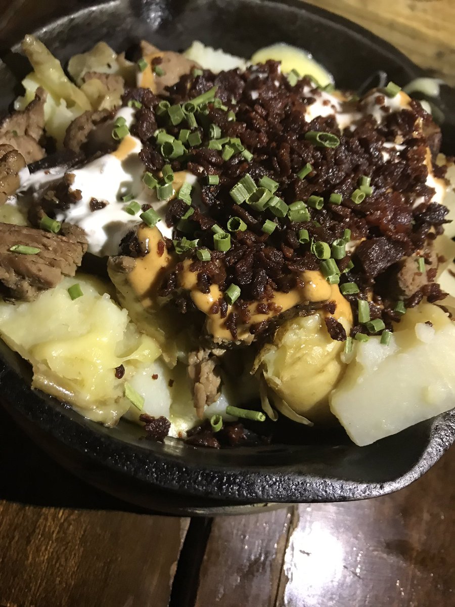 RodrigoDelgado's tweet photo. Uno de los 9 restaurantes con más prestigio y popularidad en Orizaba es Madison Grill, donde probé el Queso Fundido con Chistorra, las Mollejas, una Papa al Horno con picaña y Arrachera, y un Vacío de 300grs. ... #SoyGordo https://t.co/63Xse8NMJp