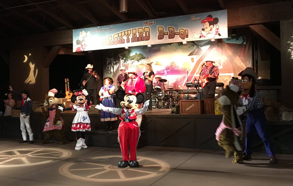 MouseLifePod's tweet photo. Big finale! #MickeysBackyardBBQ #FortWilderness #MouseLifeAtDisney https://t.co/xhpcOUXGLx