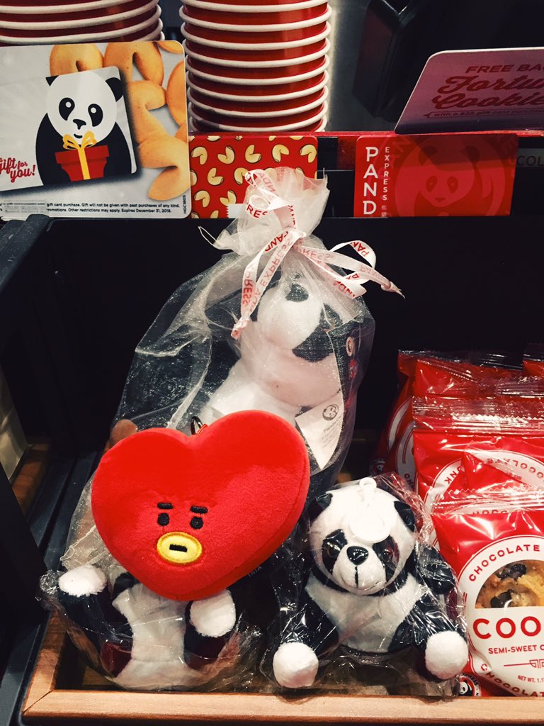 proleTAEriat's tweet photo. “I LOVE PANDA EXPRESS!!! Oooooooooooo!” -Kim Taehyung. Happy Birthday! Next trip to Panda Express is on me :)
@PandaExpress @BTS_twt
#WE_PURPLE_V
#HAPPY_VIRTHDAY
#Born_to_be_loved
#HAPPY_V_DAY
#TataAdventures https://t.co/rZHyZ4q9vC