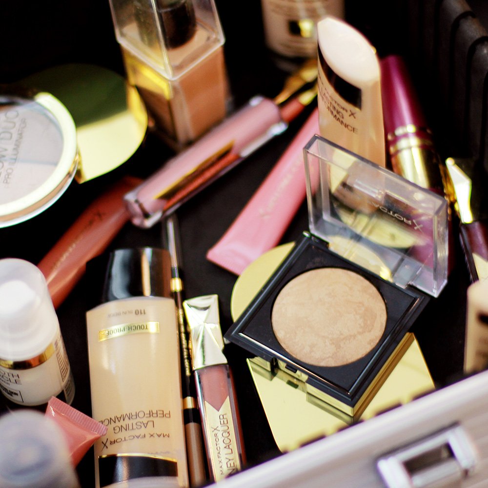 MaxFactorPH's tweet image. Bring out your radiant glow with your favorite Max Factor products—now at 10% OFF in all stores nationwide!
#YouXMaxFactorPH
#MaxFactorPH