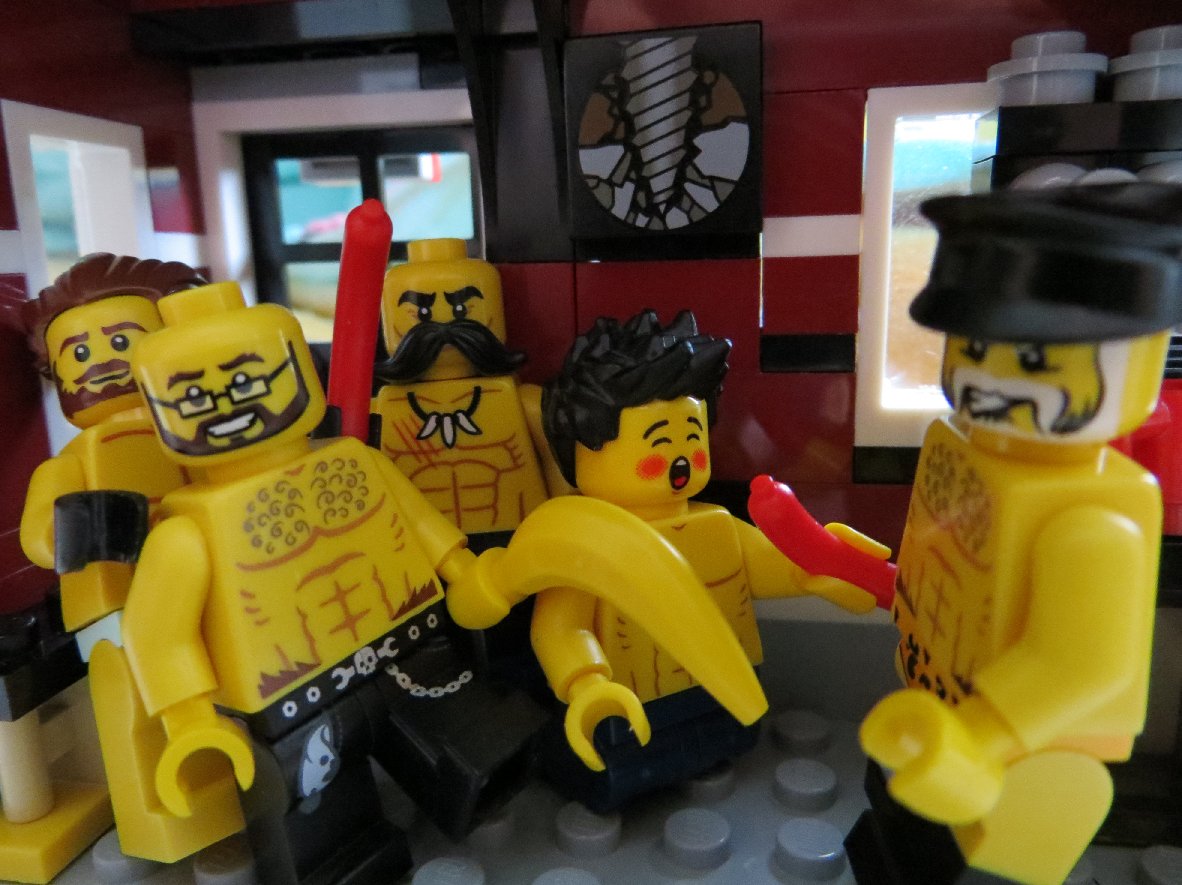 I love the variety of bearded faces and other body prints Lego has nowadays...