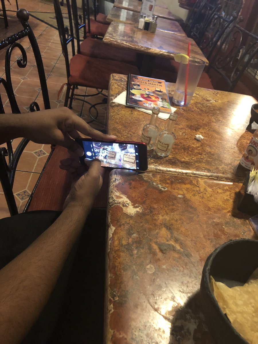 allhailtrip's tweet image. niggas b like #bowwowchallenge