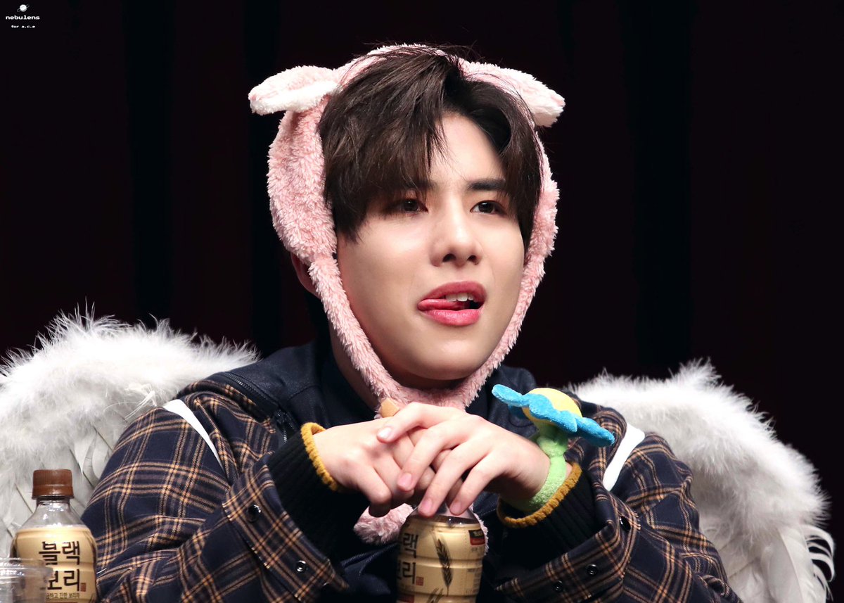 nebulens's tweet photo. 181229 CTS아트홀 팬싸

blep compilation

#에이스 #준 #와우 #김병관 #찬  #ACE #JUN #WOW #KIMBYEONGKWAN #CHAN https://t.co/jm104Ms9Oa