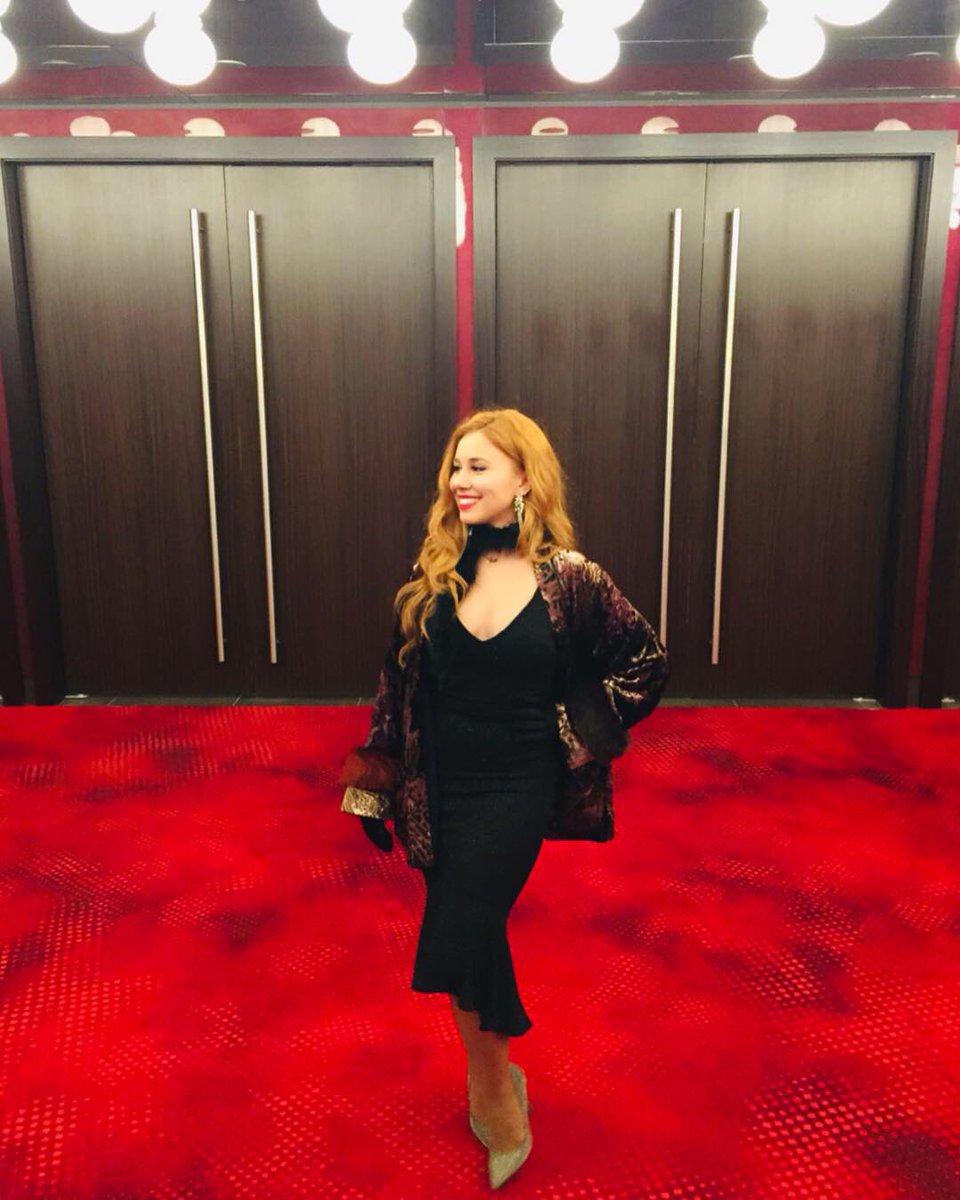 Another gig down in the #AC with @dave_damiani & friends @xorenee @maiyasykes @landaumurphyjr @lewisnclarkmusic @bobbyrydell 🖤 Always a party & a pleasure taking the stage at @theoceanac with the incomparable No Vacancy Orchestra! Til’ next time 💋Velvet Coat: @suzans_on_cedros