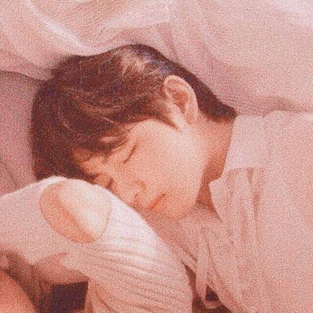 bwicious's tweet photo. HAPPY BIRTHDAY TO MY ULTIMATE BIAS KIM TAEHYUNG
ELYEN BWIIIII
#KimTaehyungDay 
#SingulariTaeDay
#WE_PURPLE_V 
#HAPPYVDAY https://t.co/qMimUz3mcm