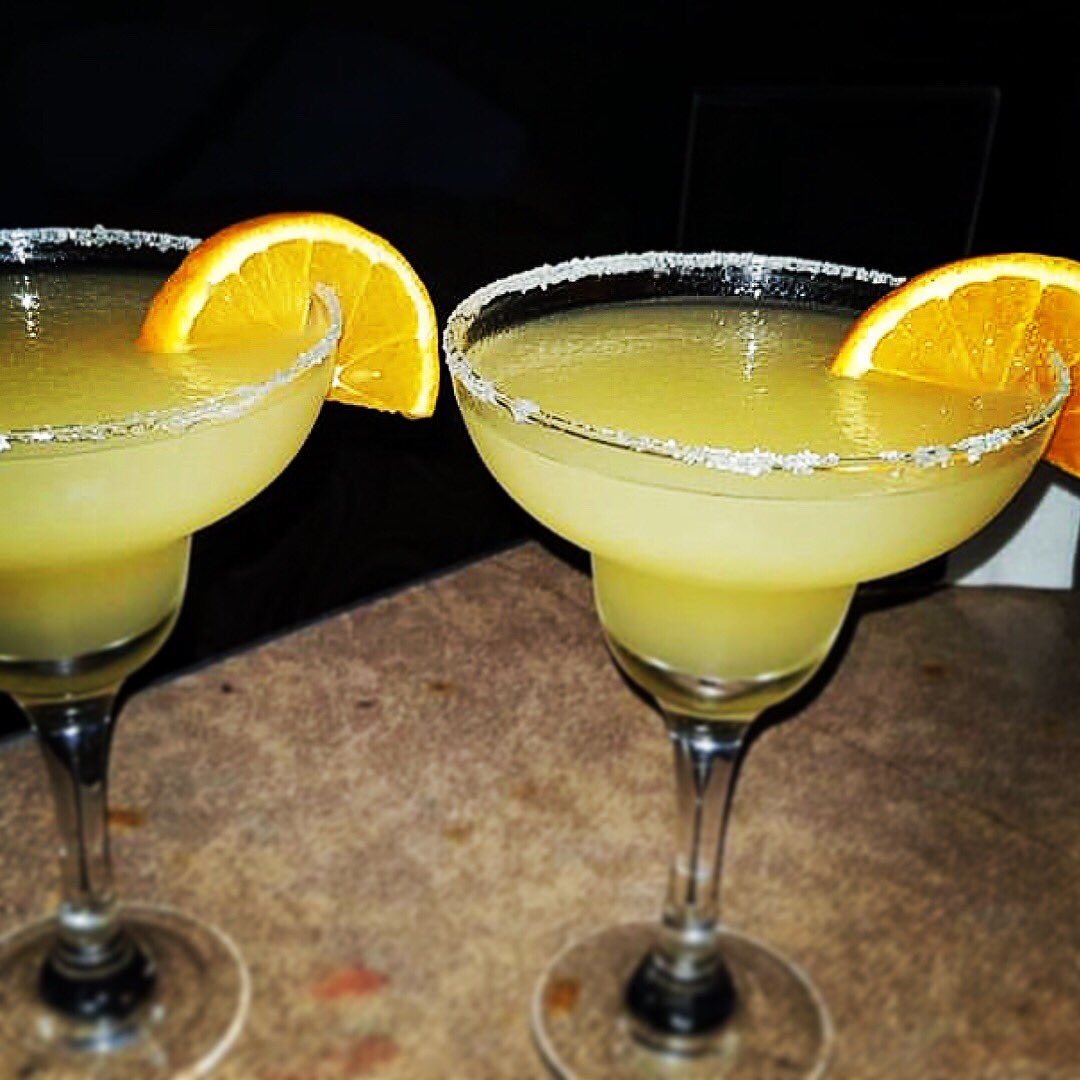 WhyNotDumaguete's tweet photo. 1 night, 3 different kinds of drinks 🍷🍸🍹
#TiquillaSunrise
#FrozenMargarita
#BlueLagoon
#WhenInDumaguete #DumagueteRestaurant #WhyNotRestaurant’s #ChiccosDeli, #LeChalet, #WhyNotDisco
#Dumaguete's #entertainment @ the #boulevard
#DumagueteBoulevard #DumagueteCity #두마게티맛집 https://t.co/GpdfnlQKuv