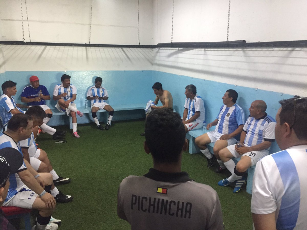 LDC_Ruminahui's tweet photo. LLos jugadores de ambos equipos mostraron su alegría por utilizar las instalaciones de un estadio de fútbol profesional como lo es el ‘Coloso de la Carlos Larco’ 🏟🙌🏽 https://t.co/BgpMTiQcHD
