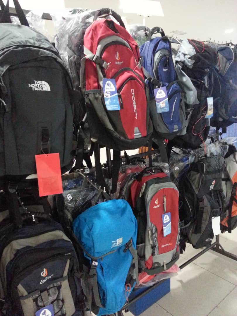 JunctionKluang's tweet photo. DISKAUN SEHINGGA 70% !!!! 

Kunjungi Pasar Lambak di Aras Bawah Kluang Junction dan miliki pelbagai jenis beg dengan tawaran harga sangat istemewa

#pasarlambak
#kluangjunction https://t.co/bV87mmv8st