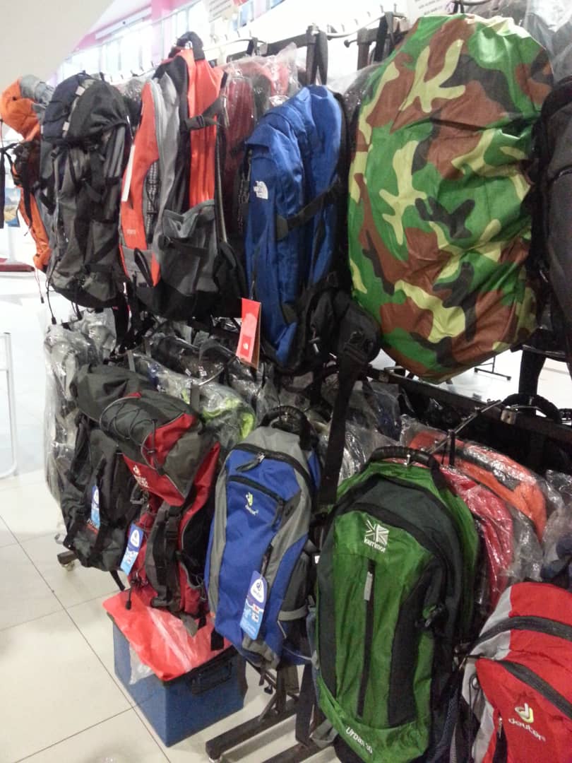 JunctionKluang's tweet photo. DISKAUN SEHINGGA 70% !!!! 

Kunjungi Pasar Lambak di Aras Bawah Kluang Junction dan miliki pelbagai jenis beg dengan tawaran harga sangat istemewa

#pasarlambak
#kluangjunction https://t.co/bV87mmv8st