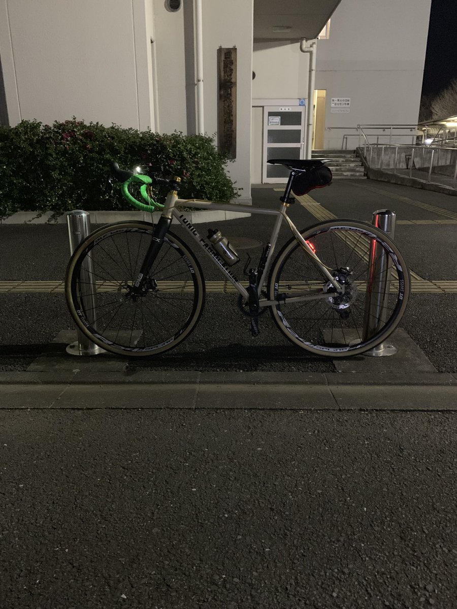 Riding in evening.  North wind is so cold!
#cycling #evening #newyearholiday #tonicfabrication #tonicfab #wintersky #fingerscrosseddesign #outsideisfree