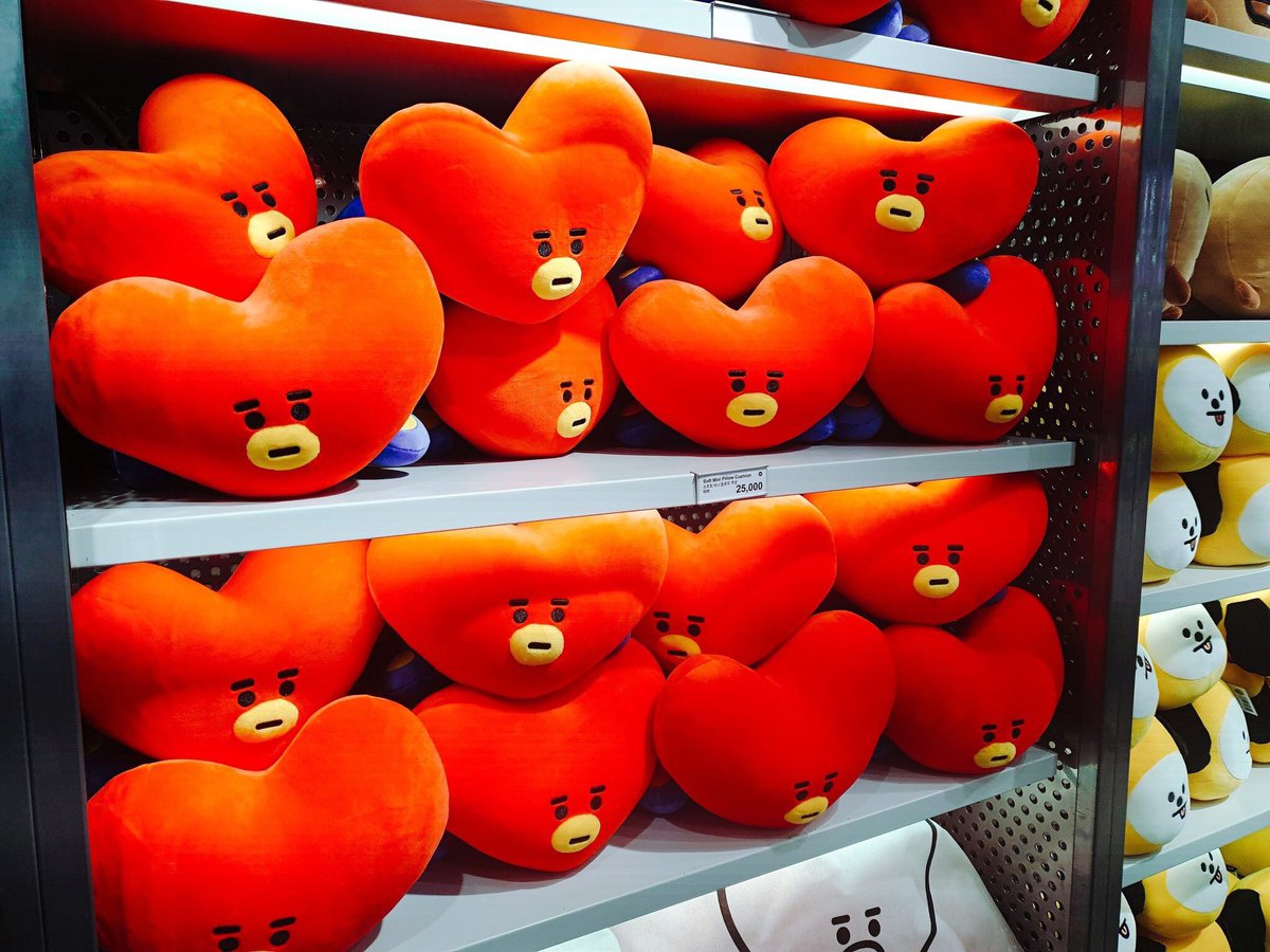 MIO2027's tweet image. これ見て思ったのですがたたの顔の形って完全なハートじゃなかったのですねwww右の方が長くなってる(

#ARMYさんたちと繋がりたい #armyいいねくれた人フォロー