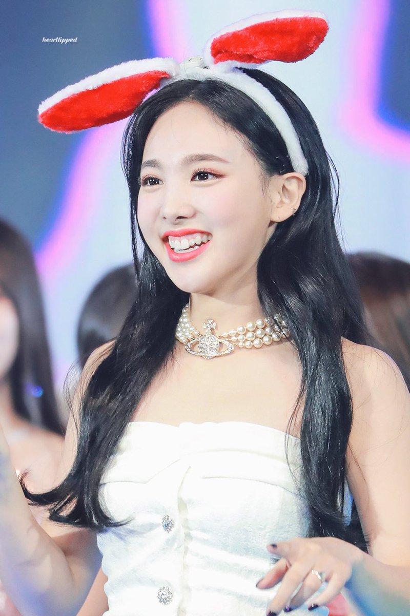 heartlipped's tweet photo. 181228 the bunny year  #Nayeon #나연 #ナヨン #TWICE https://t.co/LJEsZIrhJr