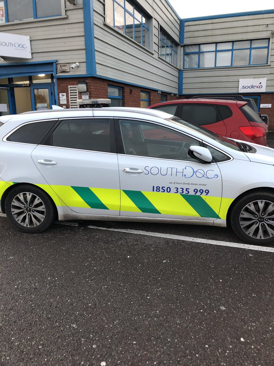 sarahmsheehan1's tweet photo. Morning @campaignforleo @SimonHarrisTD up early for a busy shift in the south doc mobile unit!
Hoping to keep plenty of people out of hospital today
#WeAreWorking 
#ImAtWorkLeo 
#reversefempi https://t.co/9SNHCcB5OI