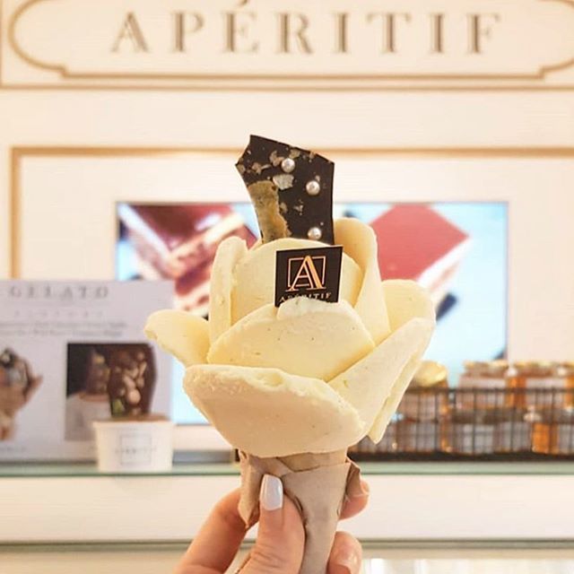 Indulge in this lavish treat from @aperitif_ph and look forward to a sweet ending to your 2018. Visit Aperitif at Level 4 SM Aura Premier. #TasteOfAura bit.ly/2SziabO