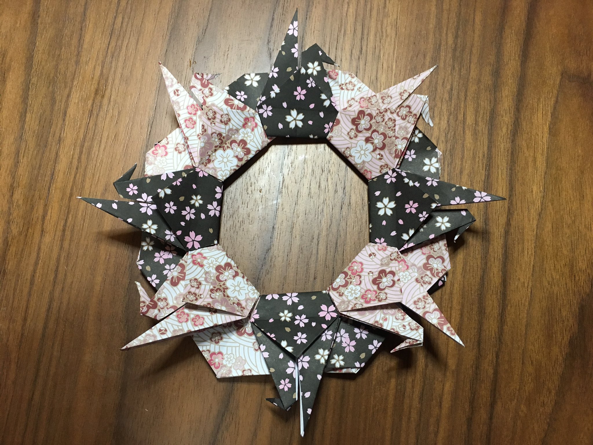 Akinbo 折り紙で鶴のリースを作ってみました 折り紙 正月飾り 鶴のリース T Co 8yqyxbp36m Twitter