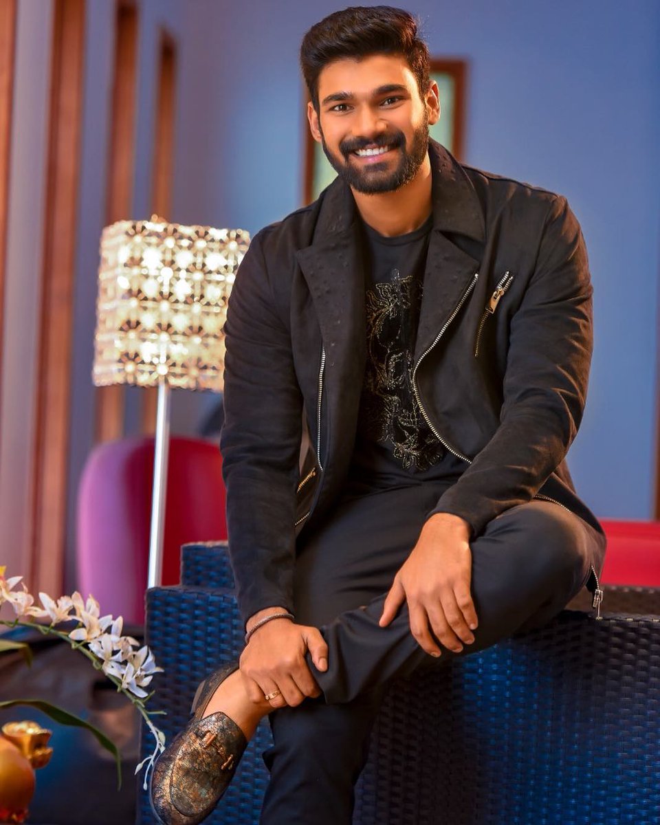 BSaiSreenivas's tweet image. All smiles and cheer for the last working day of 2018. Gearing up for a stellar new year. #shinyhappypeople #bringonthenewyear #workhardplayharder