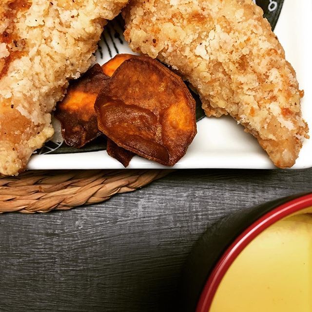 #gf fried chicken, my attempt at fried sweet potato chips 😂 fried in #coconutoil and a #goldenmilklatte bit.ly/2GJPXO4